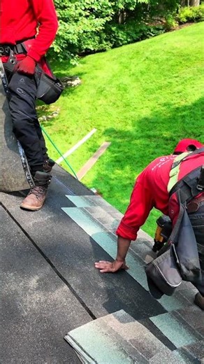 Installing shingles like a boss! #professional #roofing #roof #asmr #relaxingvideos #relaxingsounds