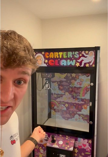 Carter Kench and the Claw Machine Mystery