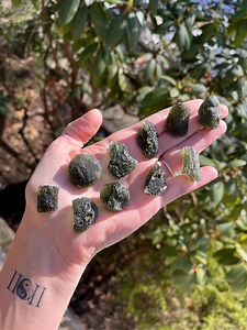 GENUINE MOLDAVITE / Authentic Moldavite / Tektite / Rare Crystal / Raw Moldavite Crystal / Transformation Crystal / Powerful Crystal. - Etsy