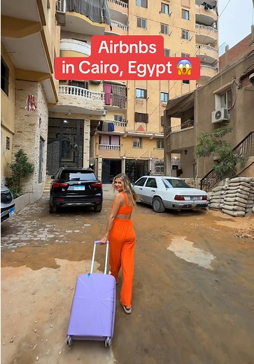 Wait for the view at the end 😱 Airbnbs in Giza have the nicest views on the Pyramids but the surrounding, the hallways and the elevaters look kinda scary 😅 But believe me all of it is worth to wake up with the Pyramid view #cairo #egypt #hotel #egyptian
