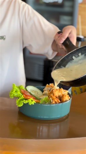 Taste the royal treatment. Our Chicken Pops Ala King are perfectly crisp chicken, smothered in a creamy, savory sauce fit for a king! And ofc a queen (hi there, Kween Yasmin) 😌👑 Available at Opol and Macasandig Branch ✨ #TuesdayCafe #ChooseToday | Tuesday Café