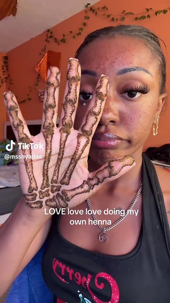 Discover the Art of Henna Freckles on Brown Skin