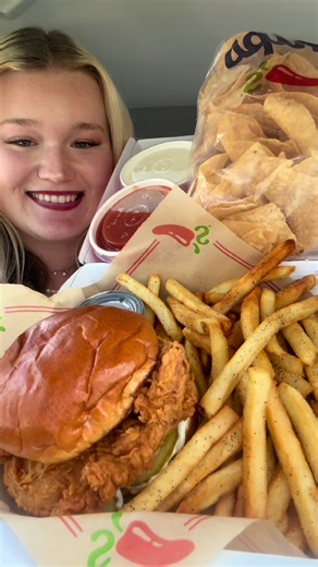 #chilispartner @Chili’s Grill & Bar 3 for me is the BEST deal out there right now 🌶️😍 I can’t believe all of this food only cost $10.99! #bigcrispy