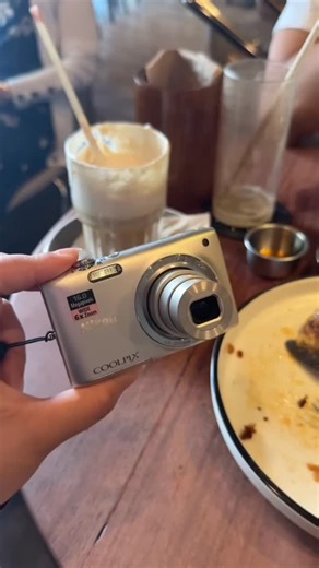 Solusi Digital Camera on Instagram: "✨💗Nikon Coolpix S2700💗✨ 𝗔𝘃𝗮𝗶𝗹𝗮𝗯𝗹𝗲 𝗣𝗿𝗶𝗰𝗲 : 🇮🇩 IDR. 400.000 🇲🇾 MYR. 100.00 𝗦𝗽𝗲𝘀𝗶𝗳𝗶𝗸𝗮𝘀𝗶 : Body Condition : 9/10 Fully Functional No Issue. 𝗜𝗻𝗰𝗹𝘂𝘀𝗶𝗼𝗻𝘀 𝗢𝗿𝗶𝗴𝗶𝗻𝗮𝗹 : (Freebies) Box, Battery, charger, 32gb memory card, strap, pouch, stickers. - 𝐋𝐨𝐜𝐚𝐥 𝐁𝐮𝐲𝐞𝐫𝐬, 𝐈𝐧𝐭𝐞𝐫𝐧𝐚𝐭𝐢𝐨𝐧𝐚𝐥 𝐛𝐮𝐲𝐞𝐫𝐬 𝐎𝐫𝐝𝐞𝐫 𝐕𝐢𝐚 𝐃𝐦/𝐖𝐡𝐚𝐭𝐬𝐀𝐩𝐩 🙏 🌍 𝐁𝐚𝐬𝐞𝐝 𝐢𝐧 𝐈𝐧𝐝𝐨𝐧𝐞𝐬𝐢𝐚🇲🇨 𝐛𝐮𝐭 𝐰𝐞 𝐝𝐨 𝐖𝐨𝐫𝐥𝐝�