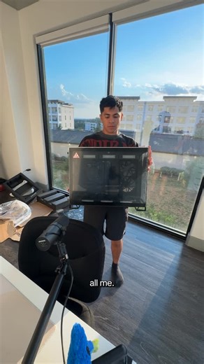 Nestor Garcia on Instagram: "Unboxing my new $5,000 gaming pc 邏"