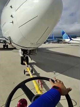 Extra smooth Boeing 737-900 pushback and start up just before storm inbound ⛈️ #airplane #aviation