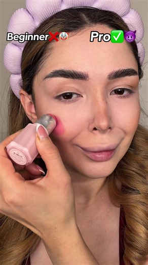 Beginner VS Pro #beautytips #beautyhack #makeuphack #facecontouring #blushtrend