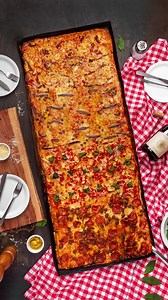 310 reactions · 39 comments | Imagina compartir metros y metros de pizza con amigos y familia en un ambiente festivo. Desde la primera rebanada hasta la última, cada bocado es una explosión de sabores auténticos y frescura italiana. ¡La diversión está servida! #PizzasDeMetro #DiversiónEnCadaBocado #pizzalover | Pizza Vesuvio | Facebook