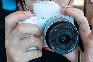 バッテリー持ち超強化。ソニー「ZV-E10 II」は旅カメラとして“使いやすさ”が魅力