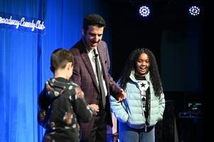 Holiday Magic Show for All Ages - Broadway Magic Hour NYC