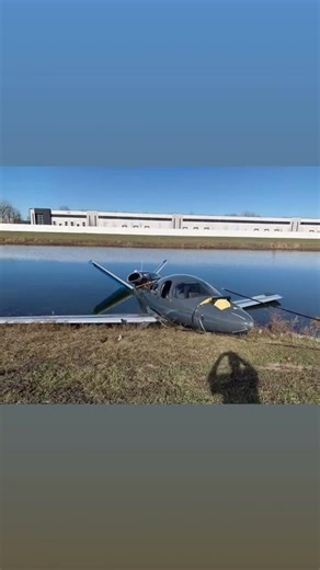 Date: 25 NOV 2022 Aircraft: Cirrus SF50 Vision Jet Location: Mount Comfort, Indiana (MQJ) Phase of