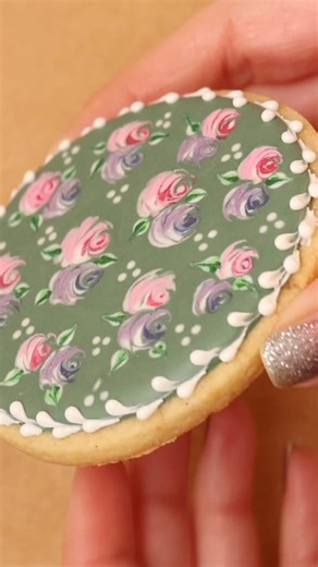 104K views · 387 reactions | This week in the Cookie Art Club, I'll show you how to pipe a variety of borders using royal icing. Some of the borders you'll learn are bead, shell, and ruffle. Come on over to the Cookie Art Club to see the tutorial and get my recipes! | SweetAmbs | Facebook