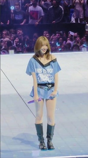 TWICE - Feel Special [Momo Fancam] Day 1 [London 2026] #twice #momo #트와이스 #kpop #concert
