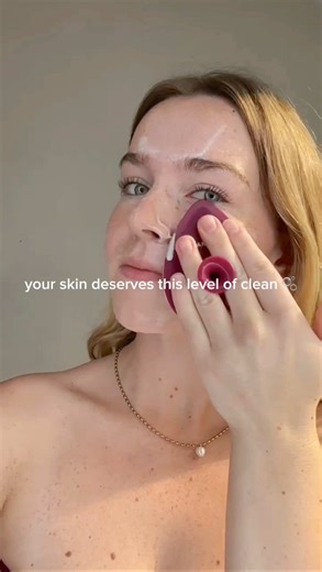 Reasons you should try to the Silicone Facial Scrubbers never look back: no bacteria buildup, fast-drying, and so gentle on your skin. 🧖‍♀️
