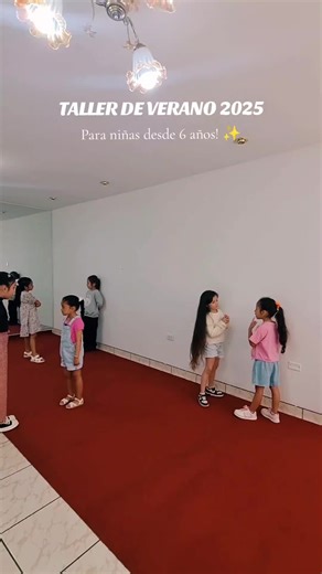 ¡Así de increíbles fueron las primeras clases con nuestras pequeñas modelos! 😍👧💖 Cada sábado en la mañana, se divierten, aprenden y crecen con estilo en nuestro Taller de Modelaje y Etiqueta. ¡Nos encanta verlas tan entusiasmadas y llenas de energía! 🌟 Si aún no inscribiste a tu hija, ¡todavía hay cupos disponibles para el próximo inicio! Escríbenos y únete a esta experiencia única. #VeranoConEstilo #ModelajeYEtiqueta #DiversiónYAprendizaje #PequeñasModelos #ClasesDeModelaje #PreModelPerú #R