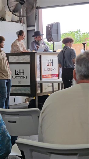 268K views · 1.3K reactions | The Clucking Auctioneer selling (We're finally getting Les) #auction #sold #fyp | Country Road Bidding | Facebook
