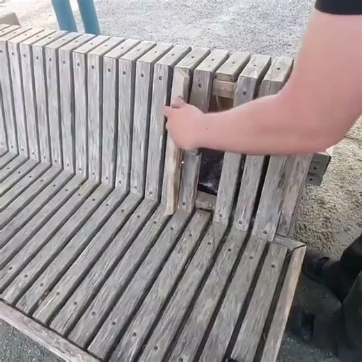 🪑 Not every bench is just a place to sit 👀 #geocaching #geocache #geo