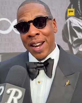 JAY-Z gets interviewed on the Red Carpet for “JAŸ-Z in 8” docuseries 🎥