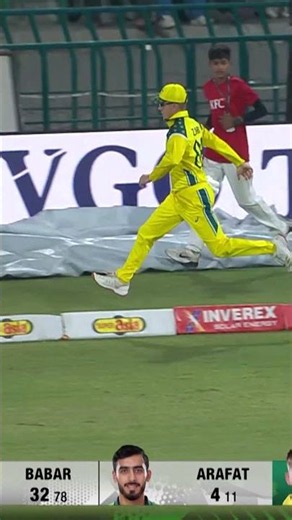 Excellent placement from Babar 💫A much-needed boundary as Pakistan progress ahead 🏏 #PAKvAUS MZE1K