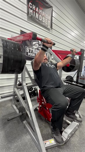 THE STANDARD FOR THE WEEK IS SET TODAY! Monday is the ultimate test of discipline. The weights don't care about your weekend, they only respect the work you put in right now. 💪 #shawstrength #begreat #gym