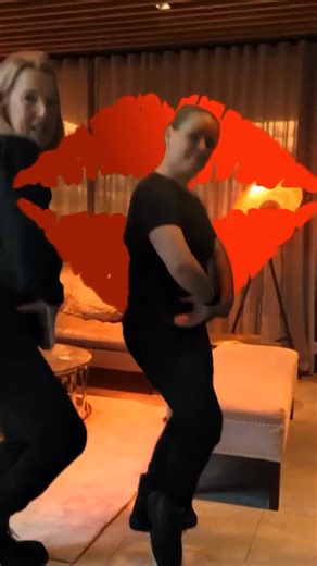 Elenor Sognefors on Instagram: "Vi har spelat in Achy Breaky Heart flera gånger. Och varje gång händer samma sak. ❤️ Det är inte bara vi som blir glada. Inte bara vi som vill röra på oss. Den här låten har fått miljontals visningar – och det säger något fint. Tack 🥰 Musik som känns igen. Rörelser som är enkla att haka på. Glädje som smittar. När många rör sig tillsammans, till samma puls, då händer något – både i kroppen och i humöret 💛 Inför Alla hjärtans dag firar vi rörelseglädjen med ett e