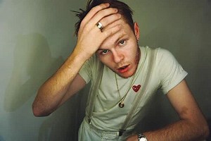 Harry Mold releases video for his latest single 'Python'  • WithGuitars