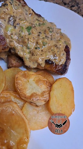Deliciosa bondiola con crema de verdeo y papas