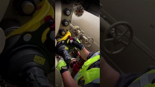 TorcUP’s VT-6000 torquing 5000lbf-ft #TorcUP #quickandeasy #oilandgas #tools #BOP #tanks #accuracy | Eric Spurlock