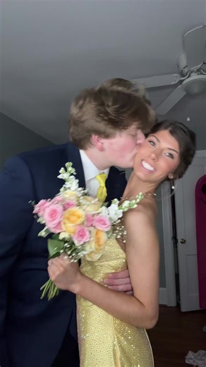 Boyfriend Loses Girl in 10 Days: Prom Surprise