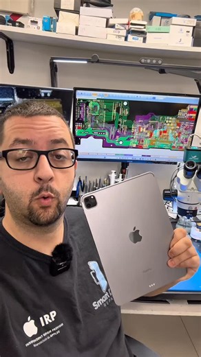 1.2K views · 16 reactions | Poteva finire molto male. ⚠️ Si scaldava molto e faceva odore di fumo. Intervenire in tempo fa la differenza.  #apple #oristano #riparazioni | Smart Doc - Oristano - Assistenza a 360 gradi per il tuo Smartphone e PC | Facebook