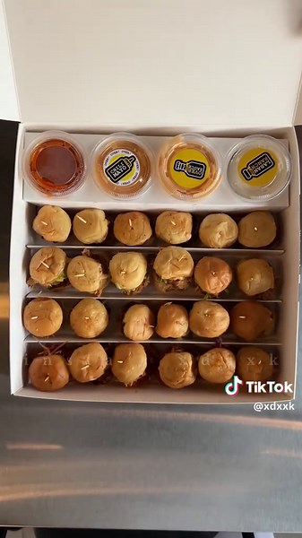 منيو جديد في مطعم أوفر: برجر وسندويشات أمريكية