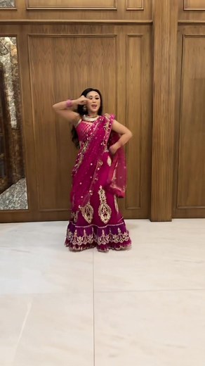 Laal ghagra with me 💕 Lehengga by @SanjnaGallery 🎥@Alltafandy_SR #fyp #foryoupage #laalghagra #kareenakapoor #penariindia #tariindia #coverdance #trending #coverindia