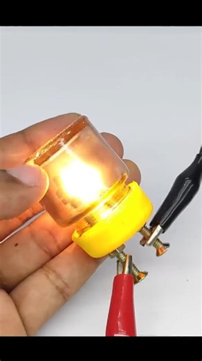 𝐑𝐈𝐉𝐔 𝐄𝐋𝐄𝐂𝐓𝐑𝐎𝐍𝐈𝐂𝐒 on Instagram: "🔥💡 LED Bulb Making — Ghar Baithe Business Idea! 💡🔥 Socho! Thoda sa investment aur thoda sa time lagake aap apna LED bulb manufacturing business shuru kar sakte ho! ⚙️✨ Ye hai high demand, low competition wala business — har ghar, har shop, har office mein LED chahiye! 💥 ✅ Kam kharch, zyada munafa ✅ Easy process – assemble, pack, sell! ✅ Government schemes aur training bhi available Ab samay hai apni roshni se duniya jagmagane ka! 🌟 #LEDBulbMak