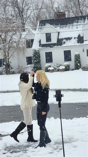 Fladia Topi ✨ on Instagram: "Dhe na ra telefoni ne debore 😂"