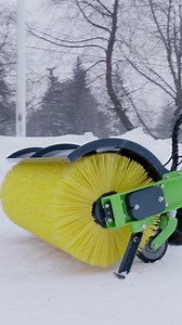 Avant Snow Broom in action! Are you ready for Monday? We are! 😎 #MondayReady #NewWeek #AvantInAction #SnowBroom #WinterWork #SnowClearing #AvantTecno | Avant Tecno