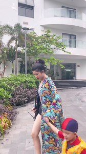 221K views · 2.3K reactions | Mấy tháng trước nói nghỉ đi PQ rồi nghe Giờ xách vali đi :))) Ủa là sao má Thôi kệ, vui là chính, hứa tính sau  | Trần Tiểu Cát | Facebook