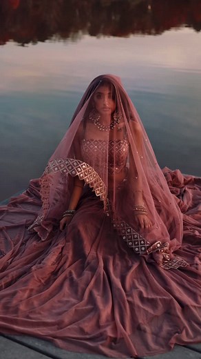 Just wait until the end, trust me! 🤭🍂 #indian #photoshoot #housetour #myhobby #selfimprovement #workingathome #bollywood