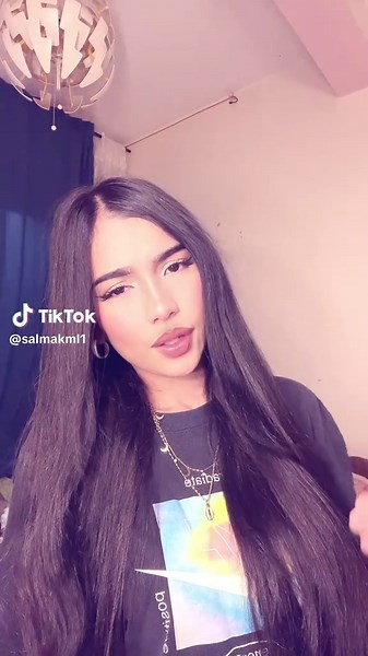 Demonstrating Creative Style with Colorful Graphics