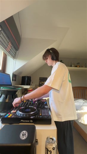 Change of scenery for once Track Ids BAUGRUPPE90 - Groove constrctor Cult - Ortofon (seigg remix) #hardgroove #groove #techno #electronicmusic #fyp