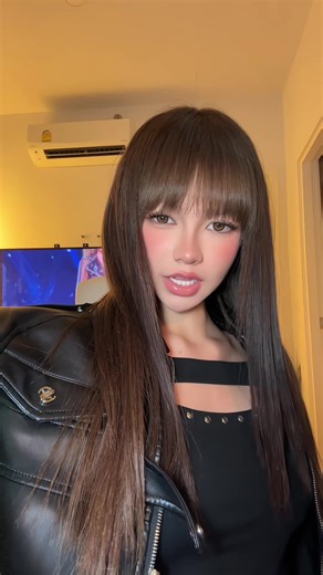 ลิซ่าในชุด Rockstar: สไตล์และการแสดงที่น่าทึ่ง