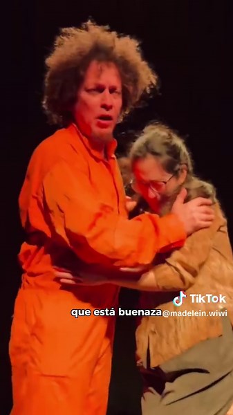 🎭 Una de las cosas que más disfruto cuando no estoy coordinando embarques es ir al teatro. 💼✨ Entérate de más cosas que me gusta hacer y, sobre todo, de los descuentos reales que comparto exclusivamente con mis seguidores. #ChicosQueAmanElTeatro #DescuentosReales #TeatroLima #VidaFueraDelPuerto