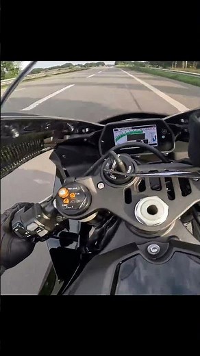 Yamaha R1 RN65 2025 Akrapovic Full Titanium Exhaust Pure and Raw Exhaust Sound Acceleration 05
