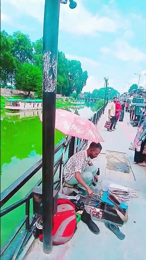 Dal Lake : The Historical Lake in Srinagar with houseboats and Shikara riding