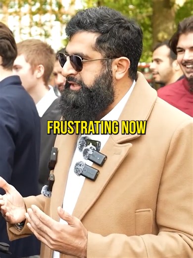 How old are the earliest Quranic manuscripts? 📚 A discussion about historical preservation and manuscript evidence! #dawah #debate #speakerscorner #muslimvschristian #streetdawah