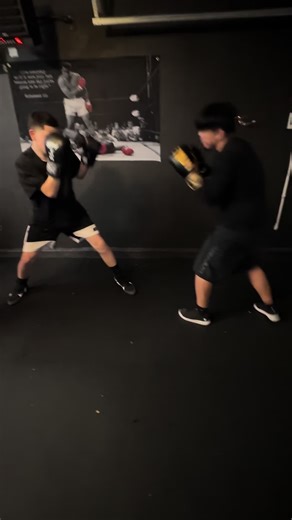 Body sparring builds timing, accuracy, and conditioning — without unnecessary head shots. Smart work. Real development. 🥊 👉 Book your FREE trial session Link in bio #BoxingTraining #BoxingGym #FightTraining #LasVegasBoxing #sotoboxing