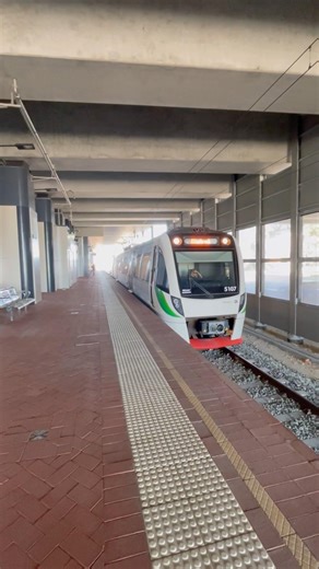 Transperth B series set 107 departing Morley station