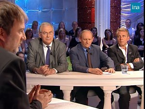 😲 "Sarkozy va faire la première traîtrise de l'histoire" 😲 Thierry Ardisson reçoit le journaliste Denis Robert qui évoque ses révélations de l'affaire Clearstream, en racontant de manère chronologique ses découvertes. Il explique les répercussions de l'affaire dans les sphères politiques, les actions de Nicolas Sarkozy, Jacques Chirac et Dominique De Villepin. > Tout Le Monde En Parle | France 2 | 10/06/2006 #INA #Arditube #Ardisson #DenisRobert | INA Arditube