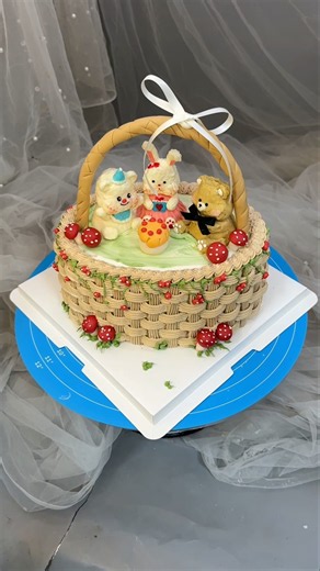 A cake decorator's daily life: Beautiful and delicious cakes, DIY birthday cakes, cake training,