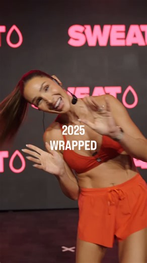 KAYLA ITSINES on Instagram: "What a year 😍🫶⭐️"