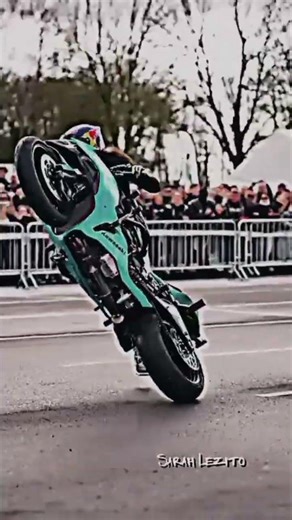 Girls stunts vs Boys stunts 🗿 #viral #sigma